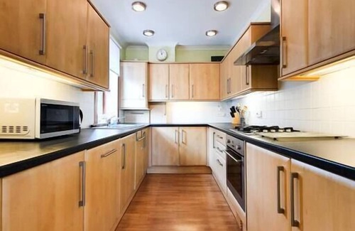 Rosyth Apartment | Parkgate Apartment - Near M90 Amazon Edinburgh