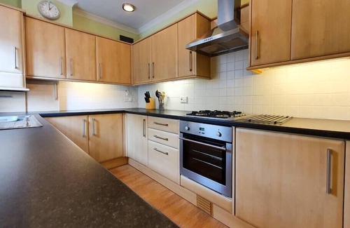 Rosyth Apartment | Parkgate Apartment - Near M90 Amazon Edinburgh