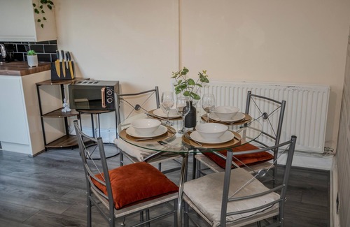 Warrington House | Parking | Contractors | 4 Beds