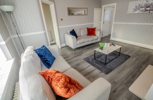 Warrington House | Parking | Contractors | 4 Beds