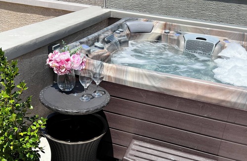 Center City House | Parking Roofdeck Hot Tub in Large Home near Convention Center