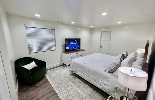Lindon House | Parks Close By, Kind & Queen Beds