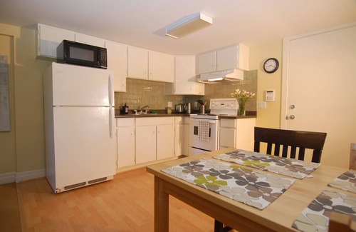 South Cambie Apartment | Parkside Apartment in a beautiful Vancouver Neighbourhood for monthly rentals