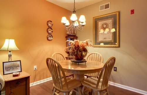 Pigeon Forge Apartment | Parkway Condo about Walk to Island in Pigeon Forge!