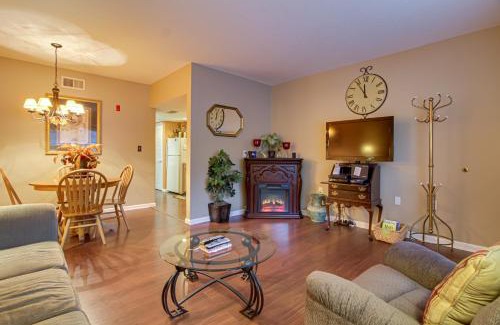 Pigeon Forge Apartment | Parkway Condo about Walk to Island in Pigeon Forge!
