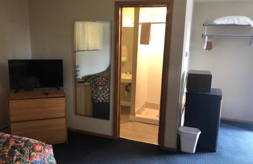 Neenah Hotel | Parkway Motel