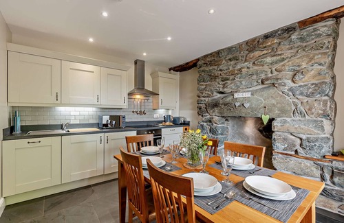 Dyffryn Ardudwy House | Parlwr Mawr - Three Bedroom House, Sleeps 5