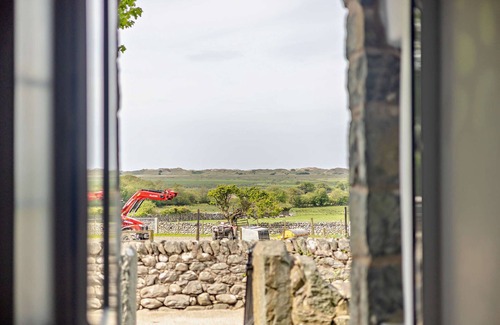 Dyffryn Ardudwy House | Parlwr Mawr - Three Bedroom House, Sleeps 5