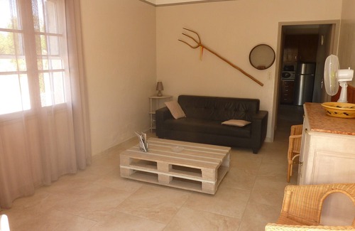 St.-Remy-de-Provence Other | Part of independent Mas