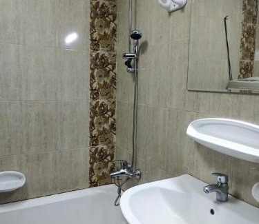 Al Rashidiya House | Partition Men bed space