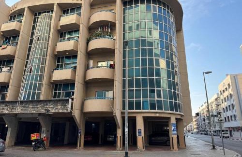 Al Muraqqabat Apartment | Partition Rooms in Deebaj Hotel Apartment