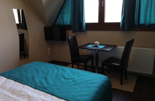Tiszakecske Hotel | Parton Hotel & Bowling