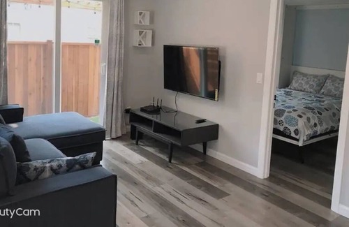 Altadena House | Pasadena Beautiful Front House w/ Free Parking