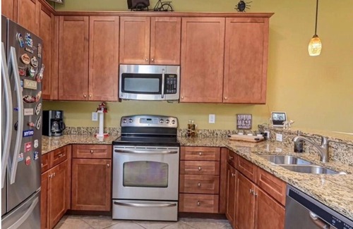 Biggar House | Paseo Grande 3 Bedroom Resort Oasis