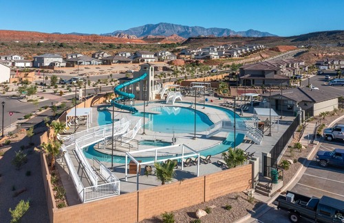 Washington House | Paseos Retreat: 2 Luxury Homes w/Pool, Hot Tubs, Game Rooms, & Resort Access