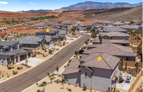 Washington House | Paseos Retreat: 2 Luxury Homes w/Pool, Hot Tubs, Game Rooms, & Resort Access