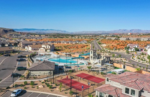 Washington House | Paseos Retreat: 2 Luxury Homes w/Pool, Hot Tubs, Game Rooms, & Resort Access