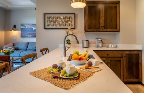 Paso Robles Apartment | Paso Park Suite 201-Distinctive Balcony Suite Right in Downtown Paso Robles!