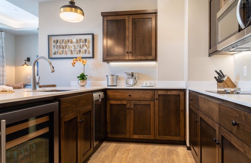 Paso Robles Apartment | Paso Park Suite 201-Distinctive Balcony Suite Right in Downtown Paso Robles!