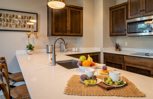Paso Robles Apartment | Paso Park Suite 201-Distinctive Balcony Suite Right in Downtown Paso Robles!