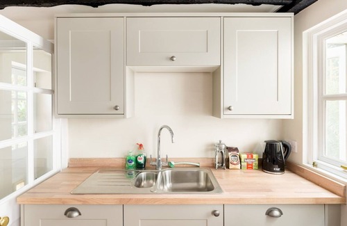 Stratford-upon-Avon House | Pass the Keys | Stratford-upon-Avon Old Town, 3 Bed with Parking