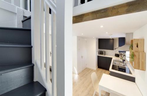 Histon House | Pass the Keys 19th Century Barn with Free Parking