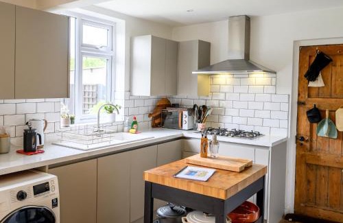 Shrewsbury House | Pass the Keys 3 Bedroom home within walking distance of town
