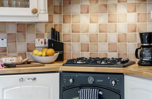 Belfast House | Pass the Keys | 4 Bedrooms | Cafes & Shops | 6 Mins to City Centre