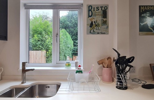 Birmingham House | Pass the Keys | Attractive Modern 2 Bedroom House in Harborne