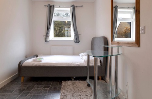 Milton House | Pass the Keys | Beautiful 4BR with Private Garden