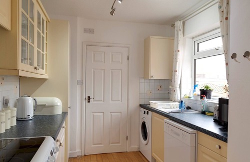 Milton House | Pass the Keys | Beautiful 4BR with Private Garden