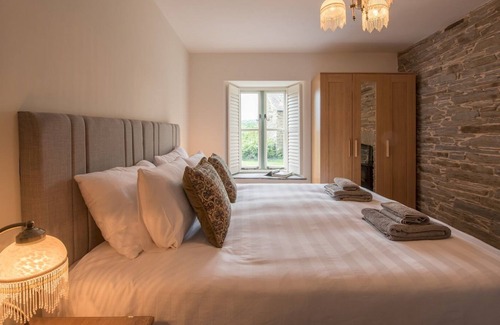 Boncath House | Pass the Keys | Beautiful farmhouse - Sleeps 6 - Nr Cardigan