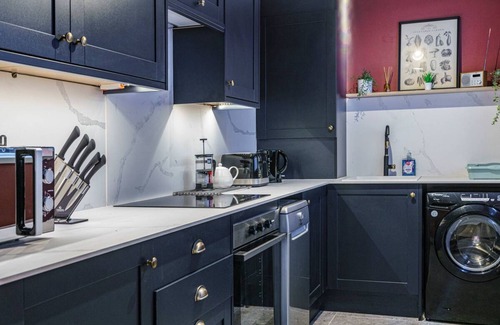 Belfast House | Pass the Keys | Belmont Bolthole 2 Bed Bars and Eateries Abound