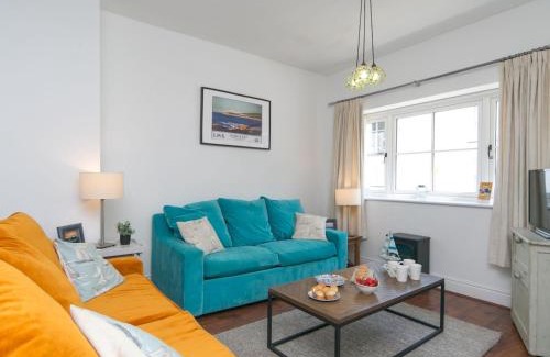 Rhosneigr House | Pass the Keys Breeze Cottage 2 bed Beach property
