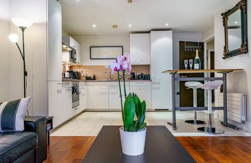 Cathedral Quarter Apartment | Pass the Keys | Cathedral Quarter | City Centre | Walk Everywhere
