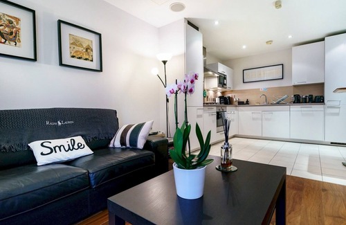 Cathedral Quarter Apartment | Pass the Keys | Cathedral Quarter | City Centre | Walk Everywhere