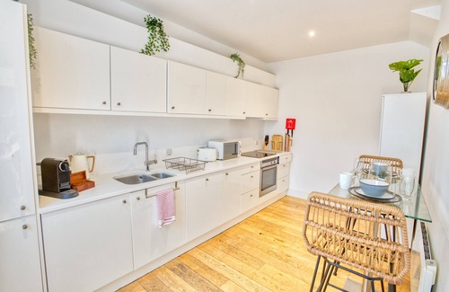 Lincoln House | Pass the Keys | Centrally Located Apartment