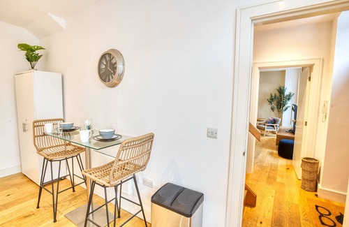 Lincoln House | Pass the Keys | Centrally Located Apartment