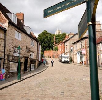 Lincoln Apartment | Pass the Keys Centrally located studio Flat