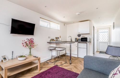 East Wittering Apartment | Pass the Keys | Charming Chalet A Stone's Throw From The Beach!