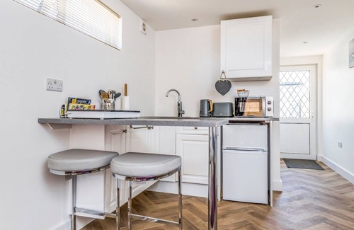 East Wittering Apartment | Pass the Keys | Charming Chalet A Stone's Throw From The Beach!