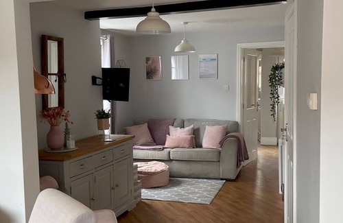 Shrewsbury House | Pass the Keys | Charming Victorian Two Bedroom Townhouse