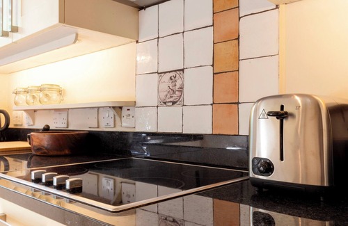 Cambridge House | Pass the Keys | Charming Cottage in City Centre with Free parking