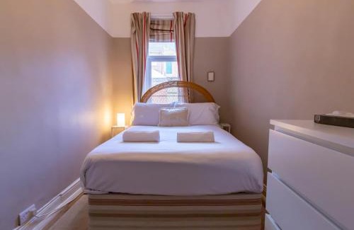 Cullercoats Apartment | Pass the Keys Charming Seaside Retreat 2BR Flat in Cullercoats