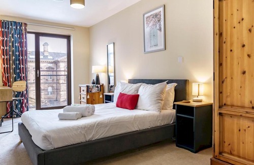 Cathedral Quarter Apartment | Pass the Keys City Centre Incredible 2BR Corner Apt with Balcony