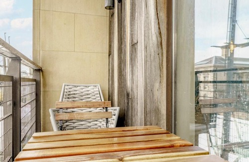 Cathedral Quarter Apartment | Pass the Keys City Centre Incredible 2BR Corner Apt with Balcony