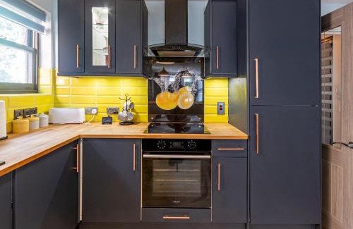 Southend-on-Sea Apartment | Pass the Keys Cosy flat next to the seafront