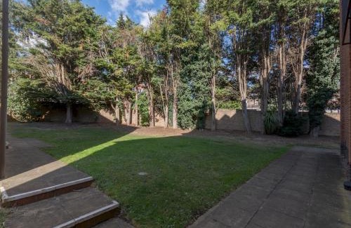 Southend-on-Sea Apartment | Pass the Keys Cosy flat next to the seafront