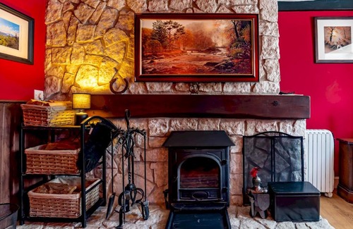 Puriton House | Pass the Keys Cosy Cottage with Fireplace