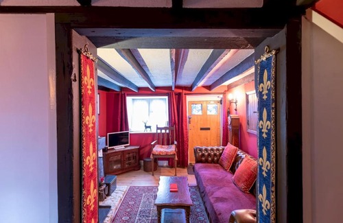 Puriton House | Pass the Keys Cosy Cottage with Fireplace